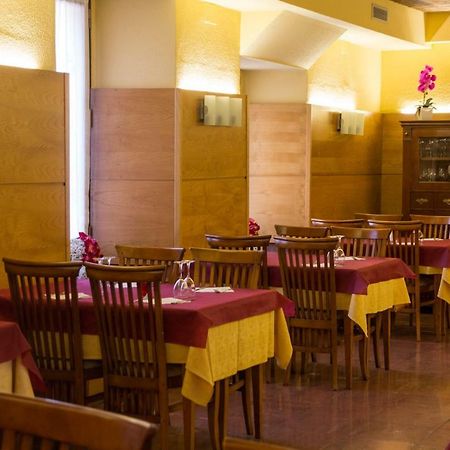 Tirso De Molina Hotel อัลมาซัน ภายนอก รูปภาพ