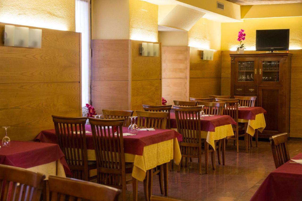 Tirso De Molina Hotel อัลมาซัน ภายนอก รูปภาพ