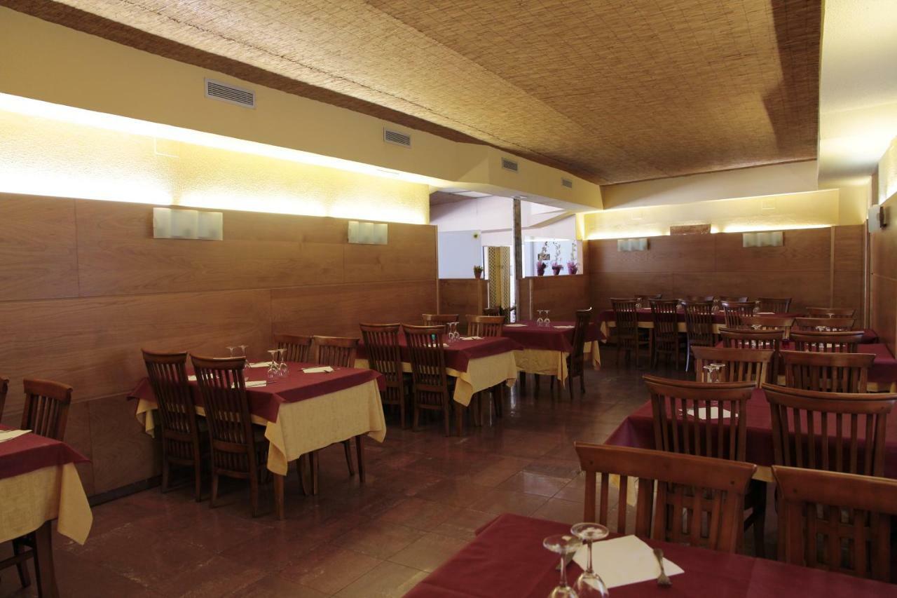 Tirso De Molina Hotel อัลมาซัน ภายนอก รูปภาพ